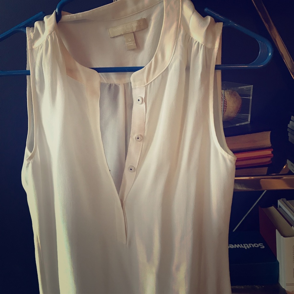 Banana republic sleeveless top size0
